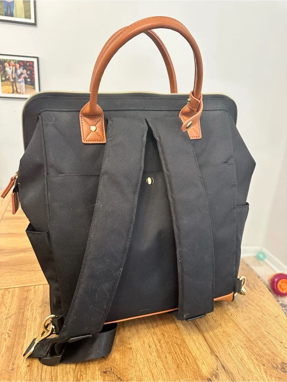 Maevn black canvas